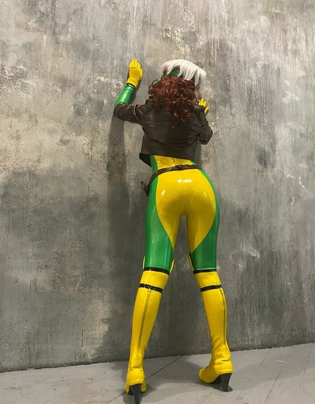 Ulichan naked star photos