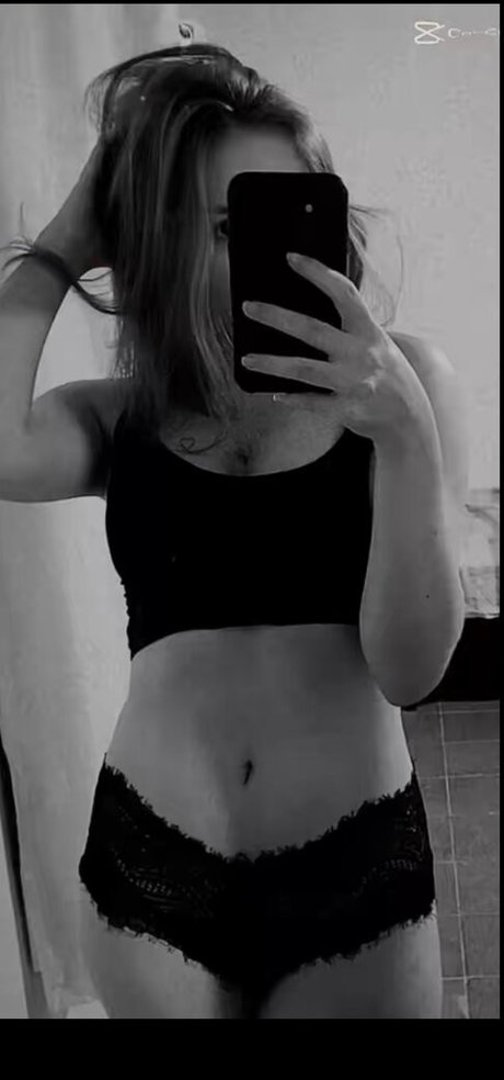 Larissinharp model pretty photo