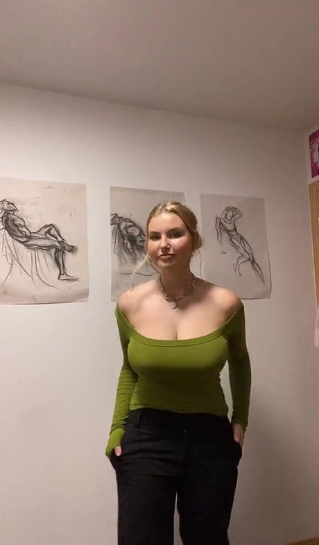 Chloe Bailey star nude image