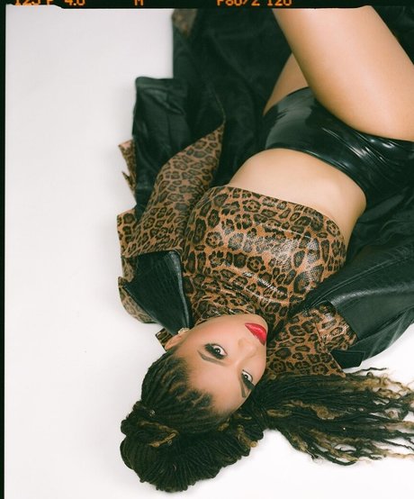 Chloe Bailey pornographic model gallery