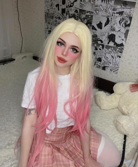 Lyraleiq pornstar exclusive pictures