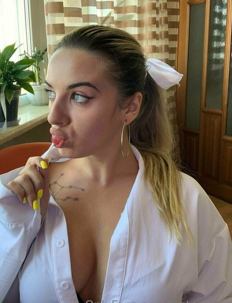 lustevelyn model hot photo