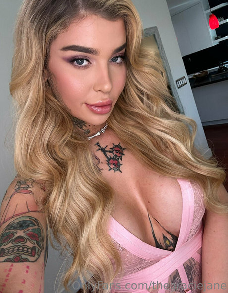 thegraciejane model art pic