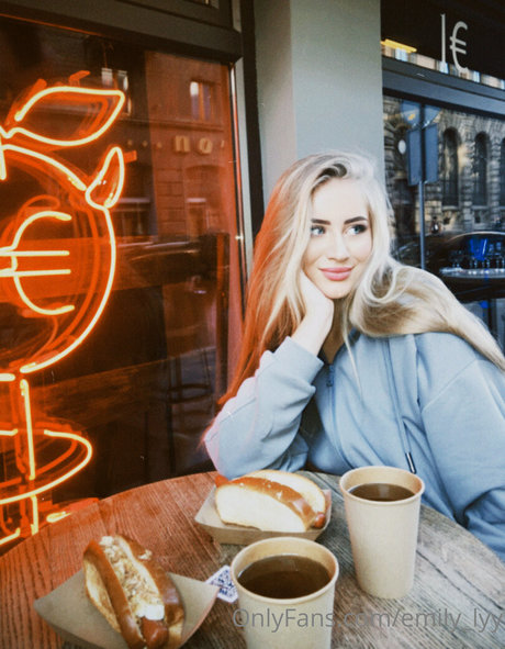 emily lyy porn star pics