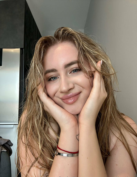 emily lyy star beautiful galleries