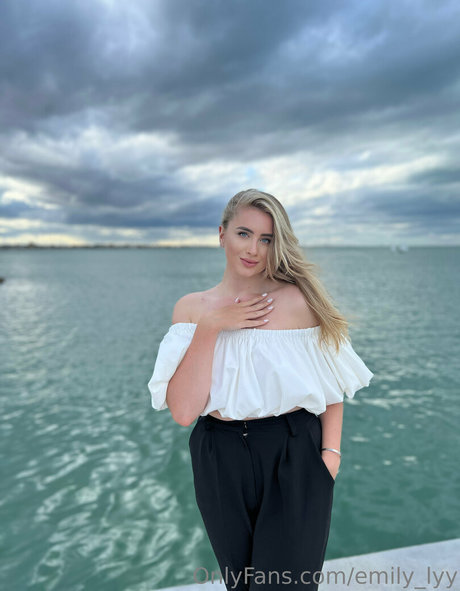 emily lyy best star pictures