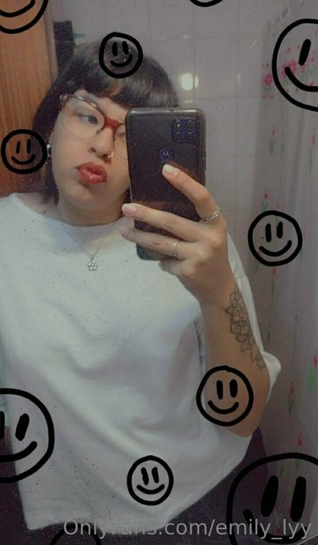 emily lyy top star galleries