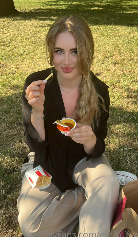 emily lyy pornstar nice image