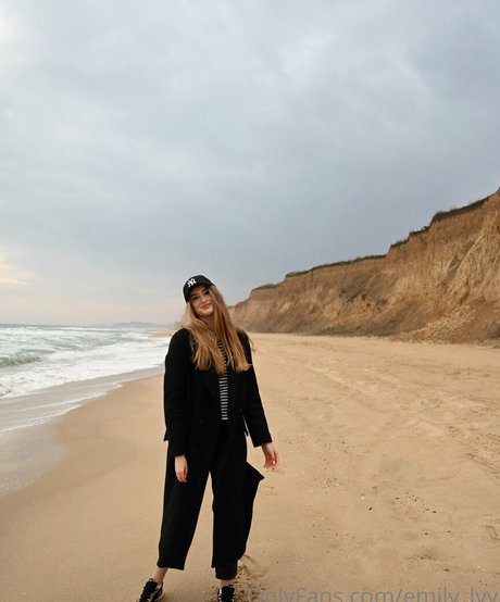 emily lyy pornstar nude img