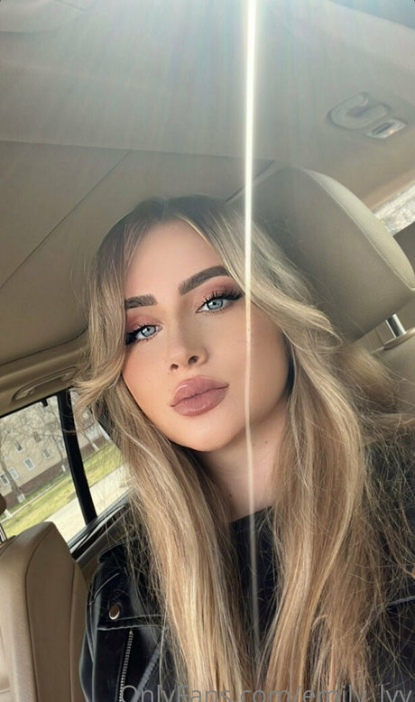 emily lyy high quality pornstar gallery