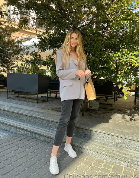 emily lyy pornstar art photo