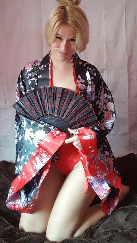 Everyday Harleyquinn model hot images