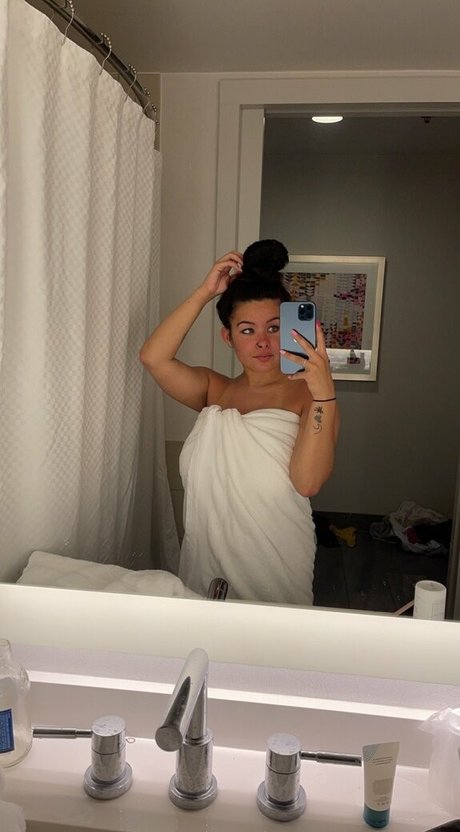 nobettertits pretty model photo