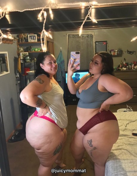 JuicymommaT pornstar naked archive