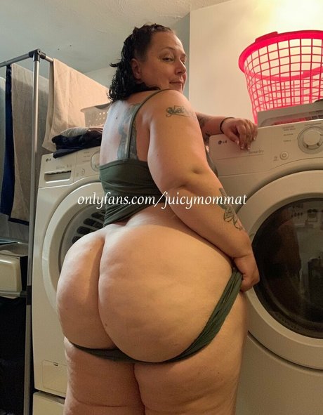 JuicymommaT hot star photo