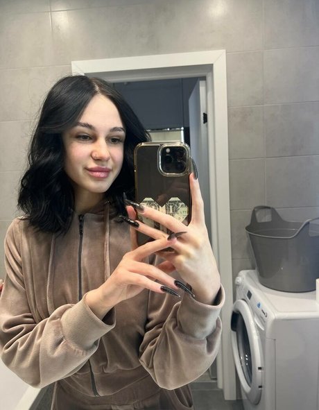 adelebee sex star images