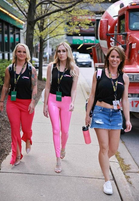 thehotwifetour best pornstar image