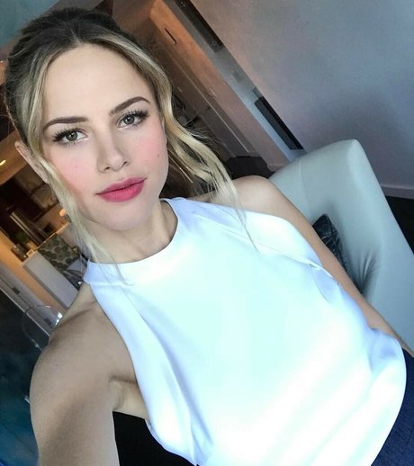 Halston Sage sex actress picture