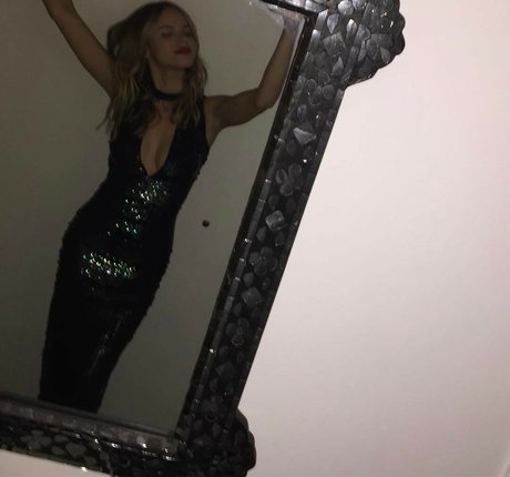 Halston Sage exclusive star pictures