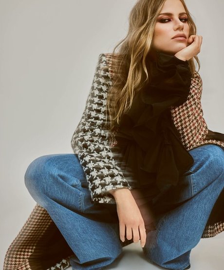 Halston Sage model art pic