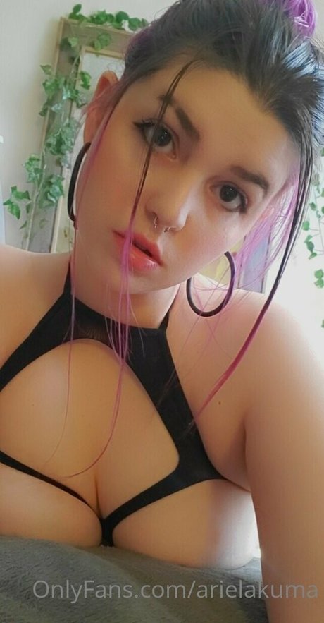 arielakuma nudes model img