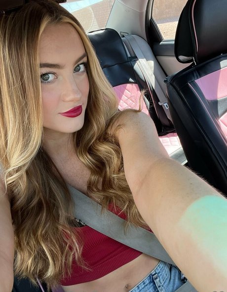 taratumbles hot actress pic