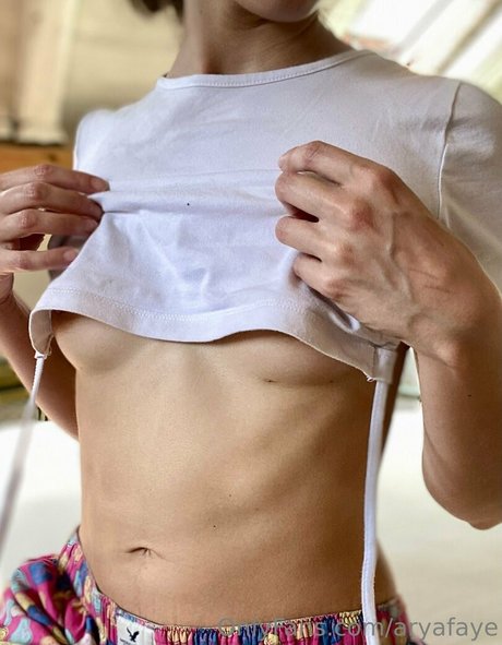 aryafaye nude star photo