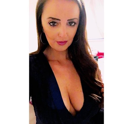 flat chested onlyfans beautiful img