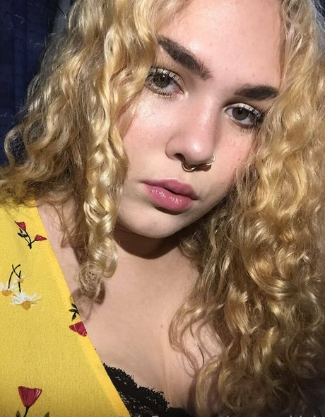 pregnant threesome onlyfans art naked galleries