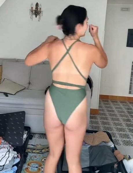 WomenBarstool star adult picture