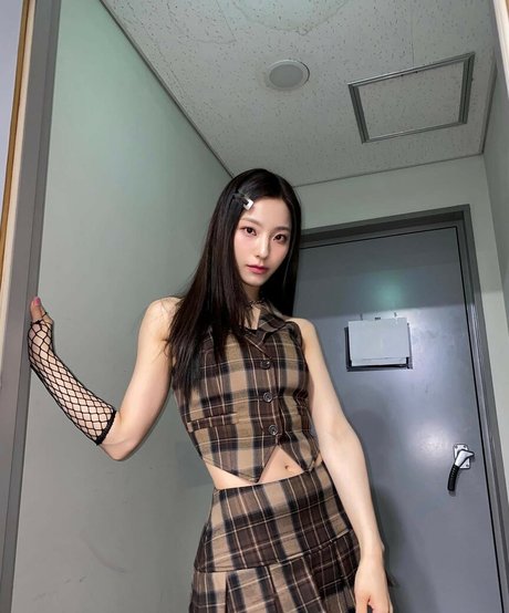 WomenK pop pornstar nude picture