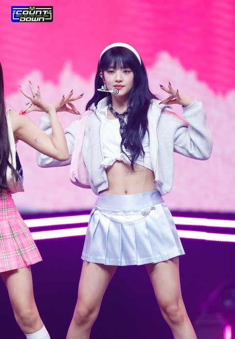 flat chested onlyfans pornos picture