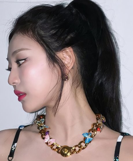 WomenK pop pretty model picture