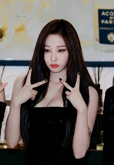 WomenK pop model nice img