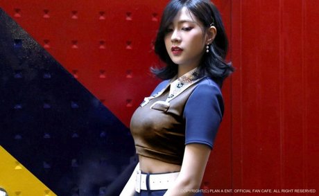 WomenK pop pornstar naked photo