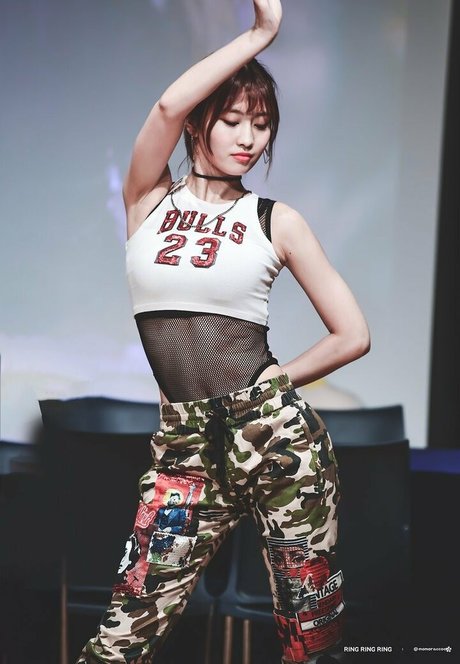 WomenK pop model archive