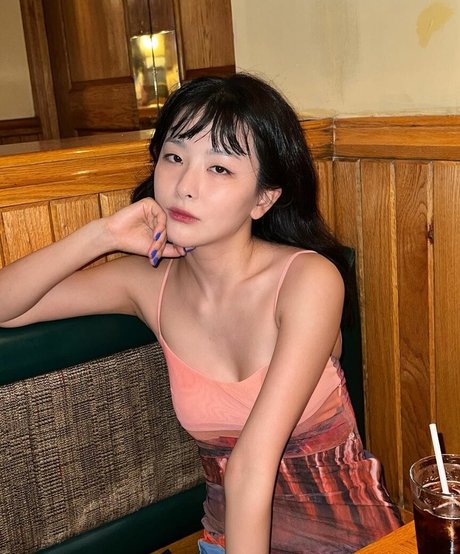 WomenK pop model hot archive