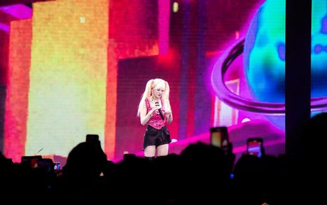 WomenK pop star porn photo