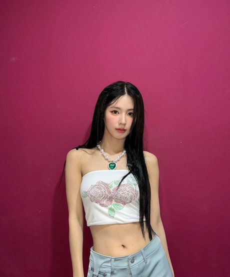 WomenK pop high quality actress pic