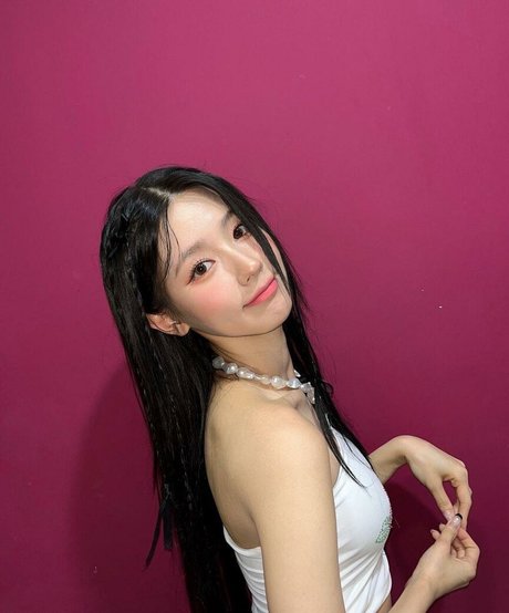 WomenK pop perfect pornstar pic