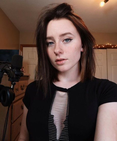 Audra Miller star sexy pic