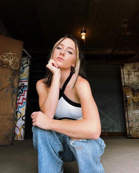 cheerleader onlyfans hot nude picture