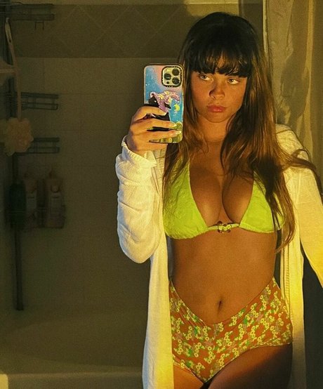 chicks with dicks onlyfans erotic galleries