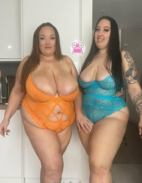 aprilfoxxxx model hd pics