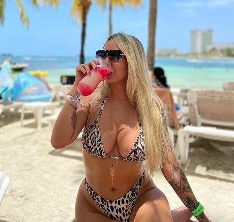 Joyce Gumiero star porn pic