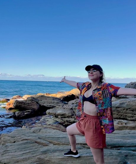 Taylor Tomlinson adult actress gallery