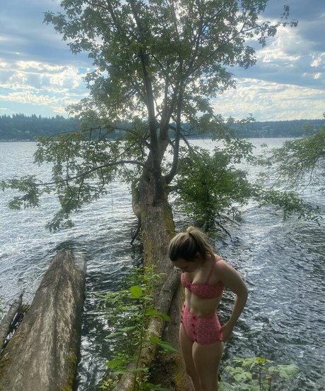 Taylor Tomlinson nude pornstar pictures