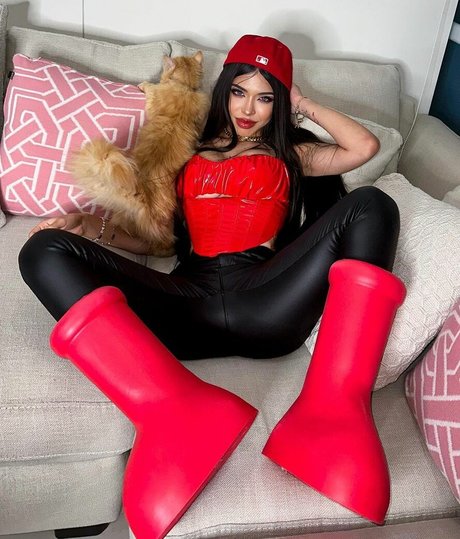 Yeri Mua erotic actress gallery