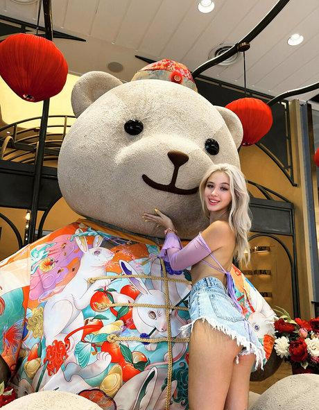 milla snake model hot photo