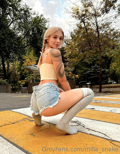 milla snake perfect model pictures